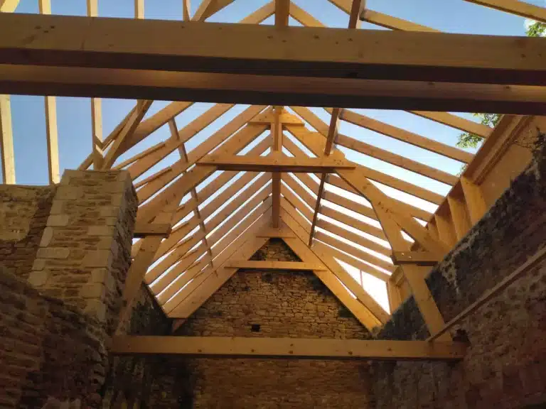 Réalisation de charpente par Oniram Construction bois, entreprise de charpente et ossature bois à Nivillac