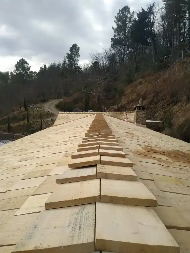 Réalisation de tavaillons par Oniram Construction bois, entreprise de charpente et ossature bois à Nivillac